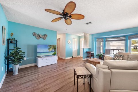 Villa ou maison à vendre à Palm Harbor, Floride: 3 chambres, 201.04 m2 № 1900120 - photo 11