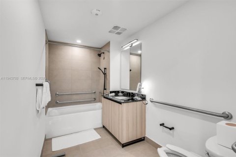 Condominio en alquiler en Miami, Florida, 2 dormitorios № 2059950 - foto 29