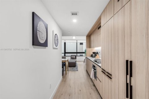 Condominio en alquiler en Miami, Florida, 2 dormitorios № 2059950 - foto 1