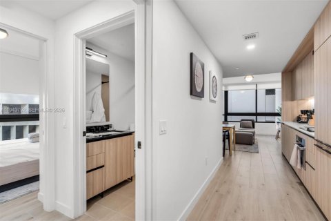 Condominio en alquiler en Miami, Florida, 2 dormitorios № 2059950 - foto 2
