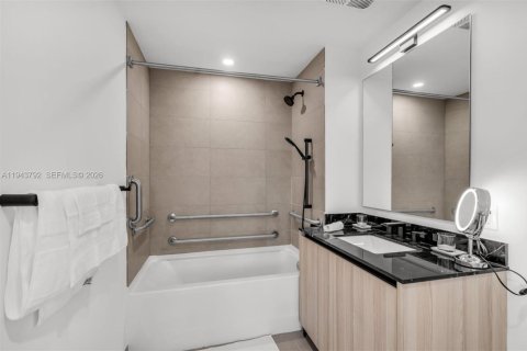 Condominio en alquiler en Miami, Florida, 2 dormitorios № 2059950 - foto 30