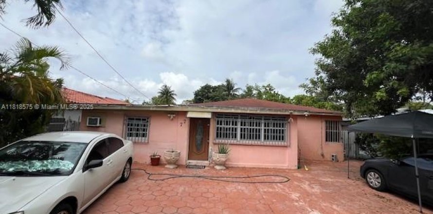 Commercial property in Miami, Florida 281.59 sq.m. № 2014577