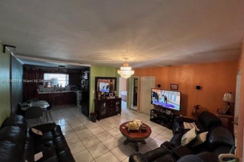 Commercial property in Miami, Florida 281.59 sq.m. № 2014577 - photo 13