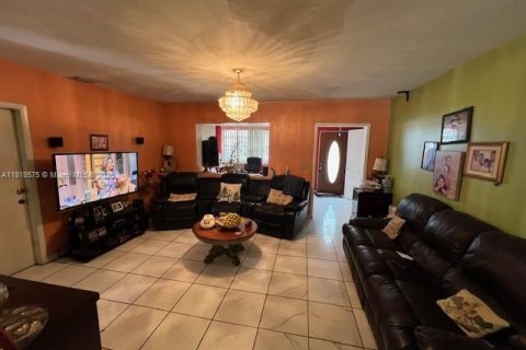 Commercial property in Miami, Florida 281.59 sq.m. № 2014577 - photo 11