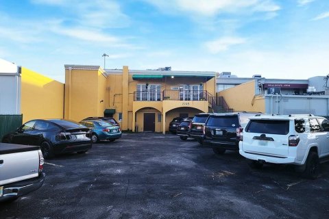 Commercial property in Fort Lauderdale, Florida № 2081542 - photo 4