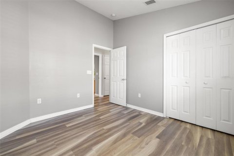 Townhouse in Saint Petersburg, Florida 3 bedrooms, 151.9 sq.m. № 1885471 - photo 19