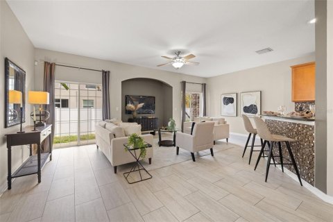 Townhouse in Saint Petersburg, Florida 3 bedrooms, 151.9 sq.m. № 1885471 - photo 4