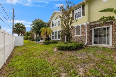 Townhouse in Saint Petersburg, Florida 3 bedrooms, 151.9 sq.m. № 1885471 - photo 26