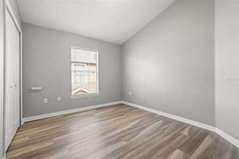 Townhouse in Saint Petersburg, Florida 3 bedrooms, 151.9 sq.m. № 1885471 - photo 18