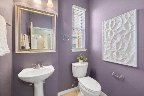 Townhouse in Saint Petersburg, Florida 3 bedrooms, 151.9 sq.m. № 1885471 - photo 13