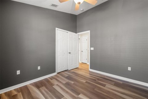 Townhouse in Saint Petersburg, Florida 3 bedrooms, 151.9 sq.m. № 1885471 - photo 15