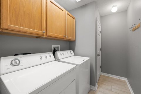 Townhouse in Saint Petersburg, Florida 3 bedrooms, 151.9 sq.m. № 1885471 - photo 12