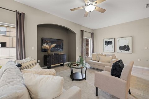 Townhouse in Saint Petersburg, Florida 3 bedrooms, 151.9 sq.m. № 1885471 - photo 5