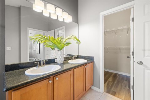Townhouse in Saint Petersburg, Florida 3 bedrooms, 151.9 sq.m. № 1885471 - photo 24