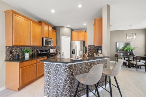 Townhouse in Saint Petersburg, Florida 3 bedrooms, 151.9 sq.m. № 1885471 - photo 10