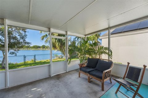 Купить виллу или дом в Санрайз, Флорида 3 спальни, 146.23м2, № 2026280 - фото 21