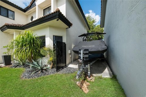House in Miami, Florida 4 bedrooms, 219.06 sq.m. № 1845427 - photo 5
