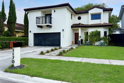 House in Miami, Florida 4 bedrooms, 219.06 sq.m. № 1845427 - photo 1