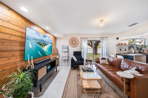 House in Miami, Florida 4 bedrooms, 219.06 sq.m. № 1845427 - photo 21