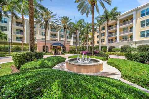 Condo in Lantana, Florida, 1 bedroom  № 1155820 - photo 1
