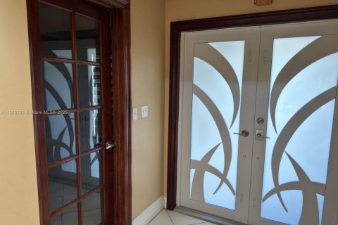 House in Hialeah Gardens, Florida 6 bedrooms, 420.2 sq.m. № 1857541 - photo 22