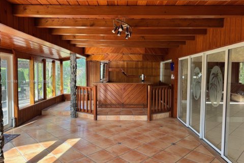 House in Hialeah Gardens, Florida 6 bedrooms, 420.2 sq.m. № 1857541 - photo 12