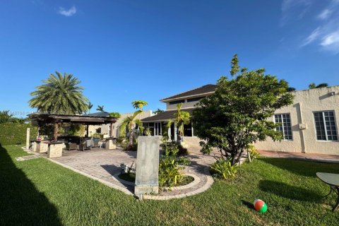 House in Hialeah Gardens, Florida 6 bedrooms, 420.2 sq.m. № 1857541 - photo 19