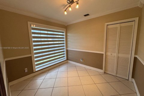 House in Hialeah Gardens, Florida 6 bedrooms, 420.2 sq.m. № 1857541 - photo 28