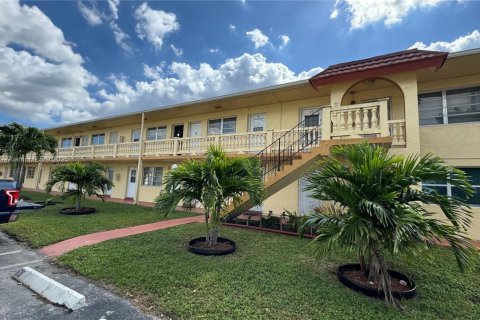 Condominio en venta en Miami Gardens, Florida, 1 dormitorio, 64.2 m2 № 1954225 - foto 1