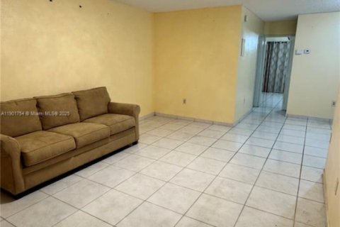 Condominio en venta en Miami Gardens, Florida, 1 dormitorio, 64.2 m2 № 1954225 - foto 25
