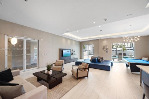 Condo in Miami, Florida, 2 bedrooms  № 2086584 - photo 17