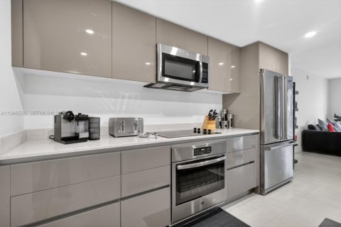 Apartment in North Miami Beach, Florida 2 bedrooms № 2003048 - photo 6