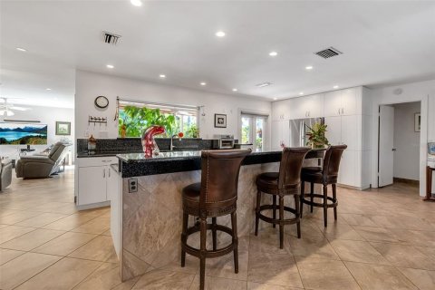 Villa ou maison à vendre à Bradenton, Floride: 4 chambres, 323.58 m2 № 1834668 - photo 9