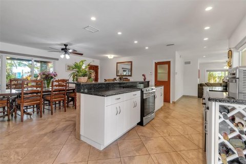 Villa ou maison à vendre à Bradenton, Floride: 4 chambres, 323.58 m2 № 1834668 - photo 10