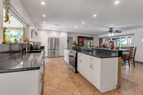 Casa en venta en Bradenton, Florida, 4 dormitorios, 323.58 m2 № 1834668 - foto 11
