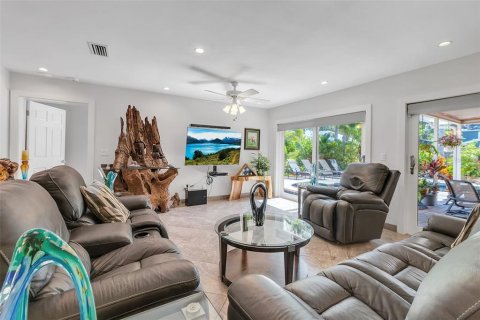 House in Bradenton, Florida 4 bedrooms, 323.58 sq.m. № 1834668 - photo 13