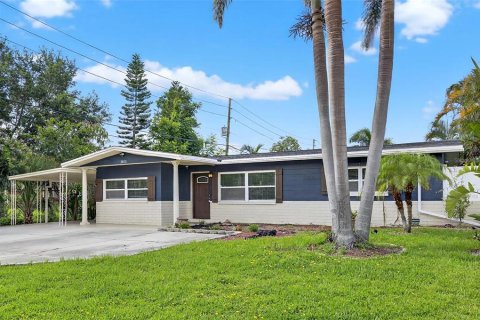 House in Seminole, Florida 3 bedrooms, 117.8 sq.m. № 1846728 - photo 1