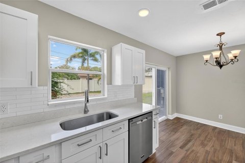 House in Seminole, Florida 3 bedrooms, 117.8 sq.m. № 1846728 - photo 16