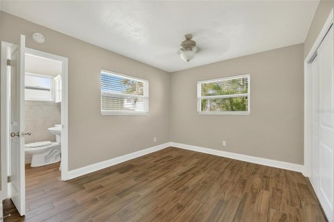 House in Seminole, Florida 3 bedrooms, 117.8 sq.m. № 1846728 - photo 25