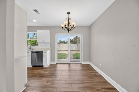 House in Seminole, Florida 3 bedrooms, 117.8 sq.m. № 1846728 - photo 10