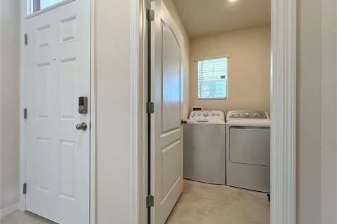 House in Leesburg, Florida 3 bedrooms, 152.82 sq.m. № 2342055 - photo 5