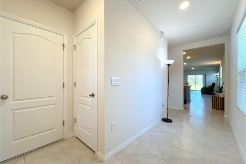 House in Leesburg, Florida 3 bedrooms, 152.82 sq.m. № 2342055 - photo 2