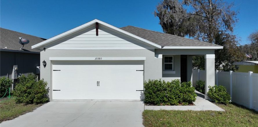 House in Leesburg, Florida 3 bedrooms, 152.82 sq.m. № 2342055