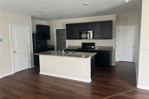 Casa en alquiler en Wesley Chapel, Florida, 5 dormitorios, 227.33 m2 № 1773484 - foto 2