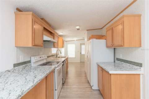 Apartment in Weeki Wachee, Florida 3 bedrooms, 107.02 sq.m. № 2377839 - photo 9