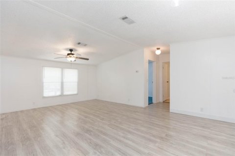 Apartment in Weeki Wachee, Florida 3 bedrooms, 107.02 sq.m. № 2377839 - photo 5