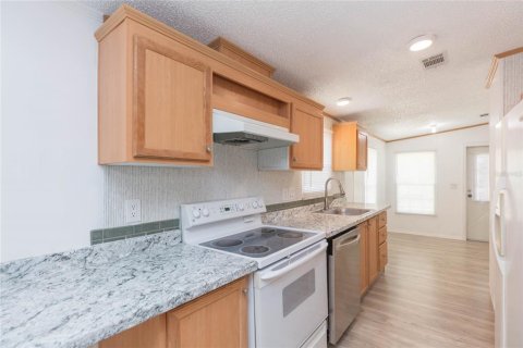 Apartment in Weeki Wachee, Florida 3 bedrooms, 107.02 sq.m. № 2377839 - photo 11