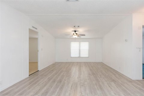 Apartment in Weeki Wachee, Florida 3 bedrooms, 107.02 sq.m. № 2377839 - photo 4