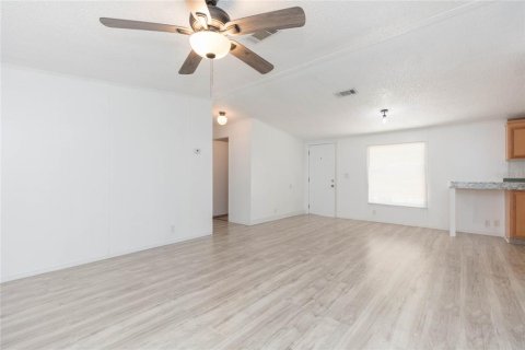 Apartment in Weeki Wachee, Florida 3 bedrooms, 107.02 sq.m. № 2377839 - photo 6