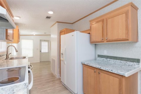 Apartment in Weeki Wachee, Florida 3 bedrooms, 107.02 sq.m. № 2377839 - photo 10